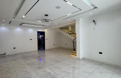 5 bedroom fully detached duplex