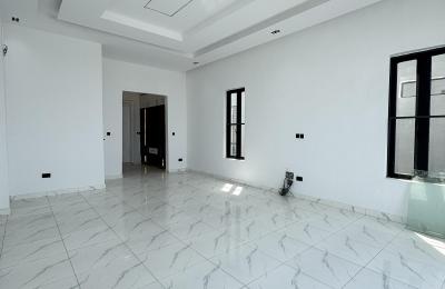 6 bedroom fully detached duplex with a swimming pool
