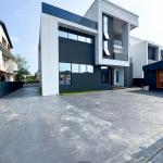 5 bedroom luxury duplex with swimming pool