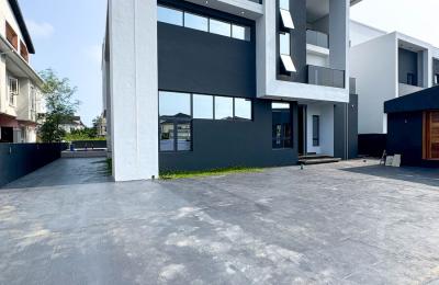 5 bedroom luxury duplex with swimming pool