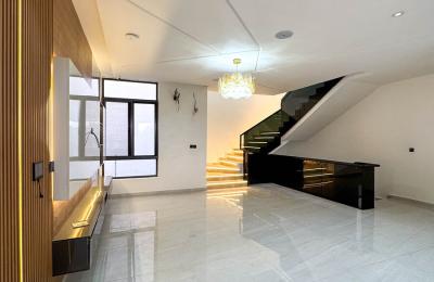 5 bedroom luxury duplex with swimming pool