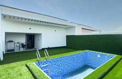 5 bedroom fully detached duplex with rooftop swimming pool