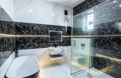 5 bedroom fully detached duplex with rooftop swimming pool