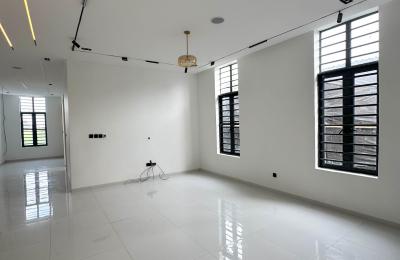 Luxury 6 bedroom fully detached duplex with swimming pool