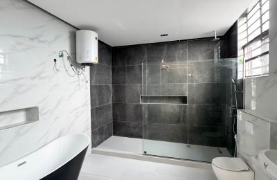Luxury 6 bedroom fully detached duplex with swimming pool