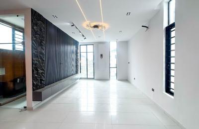 Contemporary 5 bedroom fully detached duplex with swimming pool