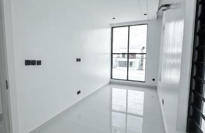 5 bedroom fully detached duplex with swimming pool