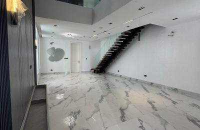 5 bedroom fully detached duplex with swimming pool