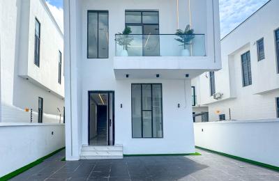 5 bedroom fully detached duplex with swimming pool