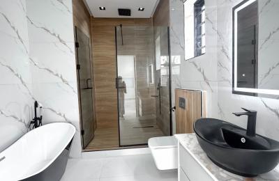 5 bedroom fully detached duplex with swimming pool