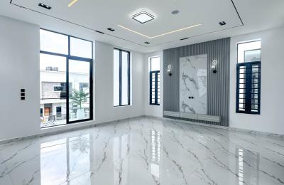 5 bedroom fully detached duplex with swimming pool