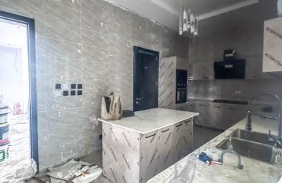 Contemporary 5 bedroom fully detached