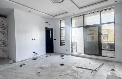 Contemporary 5 bedroom fully detached
