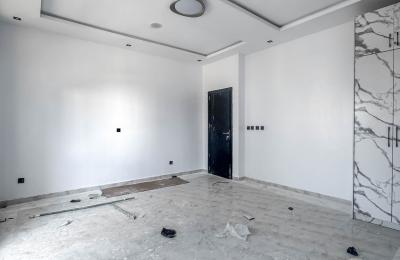 Contemporary 5 bedroom fully detached
