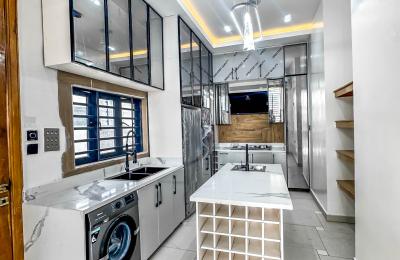 Contemporary 4 bedroom fully detached