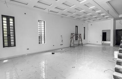 5 bedroom fully detached with swimming pool