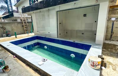 5 bedroom fully detached with swimming pool
