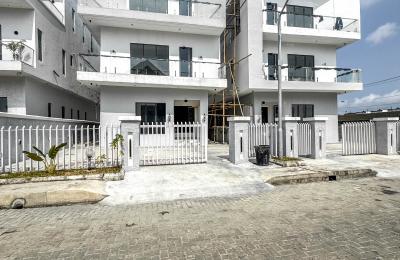 5 bedroom fully detached duplex with swimming pool