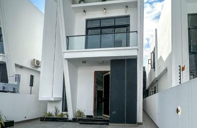 4 bedroom fully detached duplex