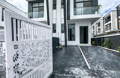 4 bedroom semidetached duplex