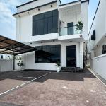 5 bedroom fully detached duplex with swimming pool