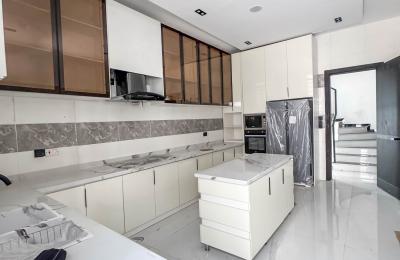 5 bedroom fully detached duplex with swimming pool
