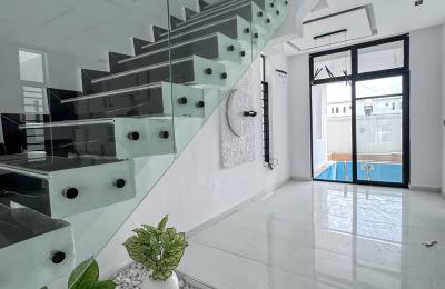 5 bedroom fully detached duplex with swimming pool