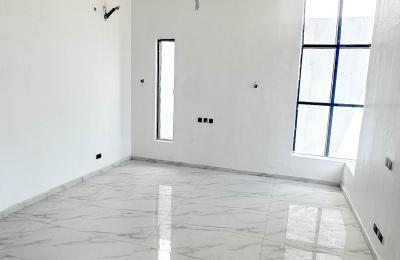 4 bedroom fully detached duplex with swimming pool