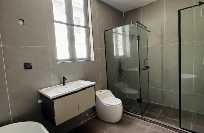 Contemporary 5 Bedroom Fully Detached Duplex with BQ