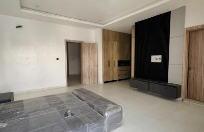 Contemporary 4 Bedroom Semi-Detached Duplex with BQ