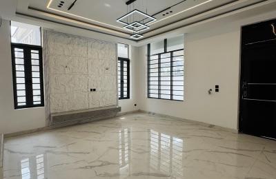 Contemporary 5 Bedroom Fully Detached with Swimming pool