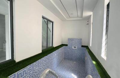 Contemporary 5 Bedroom Fully Detached with Swimming pool