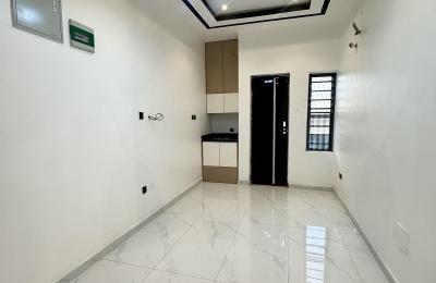 Contemporary 6 Bedroom Fully Detached Duplex