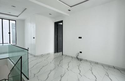 5 Bedroom Fully Detached Duplex with Swimming pool