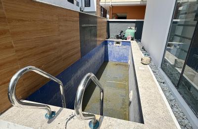 Luxury 5 Bedroom Fully Detached Duplex