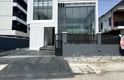 Luxury 5 Bedroom Fully Detached Duplex