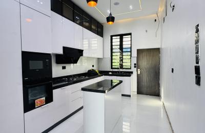 5 Bedroom Fully Detached Duplex with Swimming pool