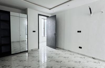 5 Bedroom Fully Detached Duplex with Swimming pool
