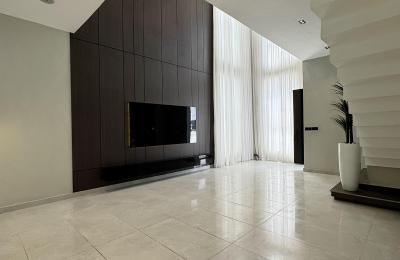 Luxury 5 Bedroom Fully Detached Duplex with Swimming Pool