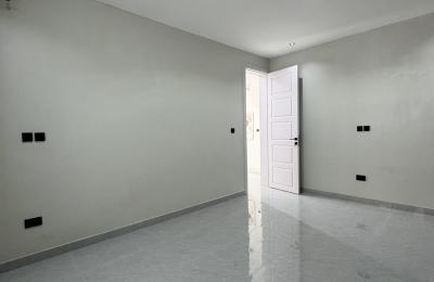 Luxury 5 Bedroom Fully Detached Duplex with Swimming Pool