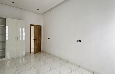 Luxury 5 Bedroom Fully Detached Duplex with Swimming Pool