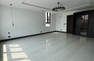 Contemporary 5 Bedroom Fully Detached Duplex with BQ