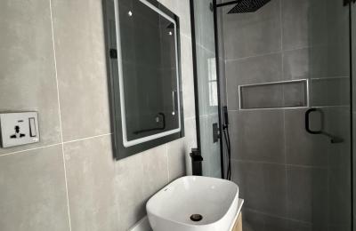 Contemporary 2 Bedroom Apartment with Swimming Pool