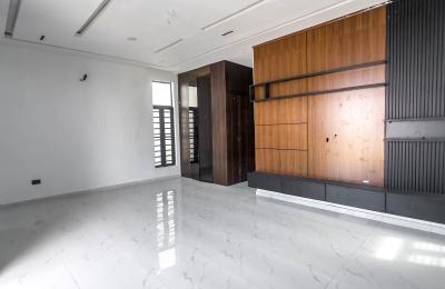 Contemporary 5 Bedroom Fully Detached Duplex with BQ