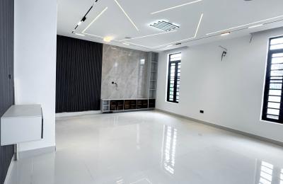 Contemporary 5 Bedroom Fully Detached Duplex