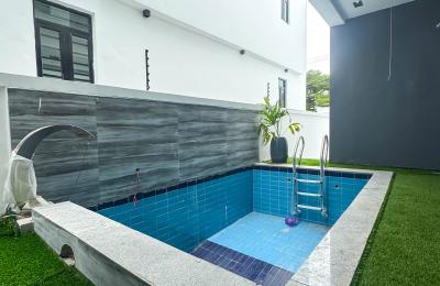 Contemporary 5 Bedroom Fully Detached Duplex