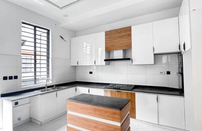 Contemporary 5 Bedroom Fully Detached with BQ