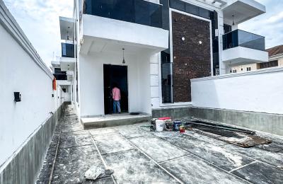 Contemporary 3 Bedroom Semi-Detached Duplex with BQ