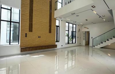 Contemporary 5 Bedroom Fully Detached Duplex with BQ