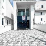 Contemporary 5 Bedroom Fully Detached Duplex with BQ